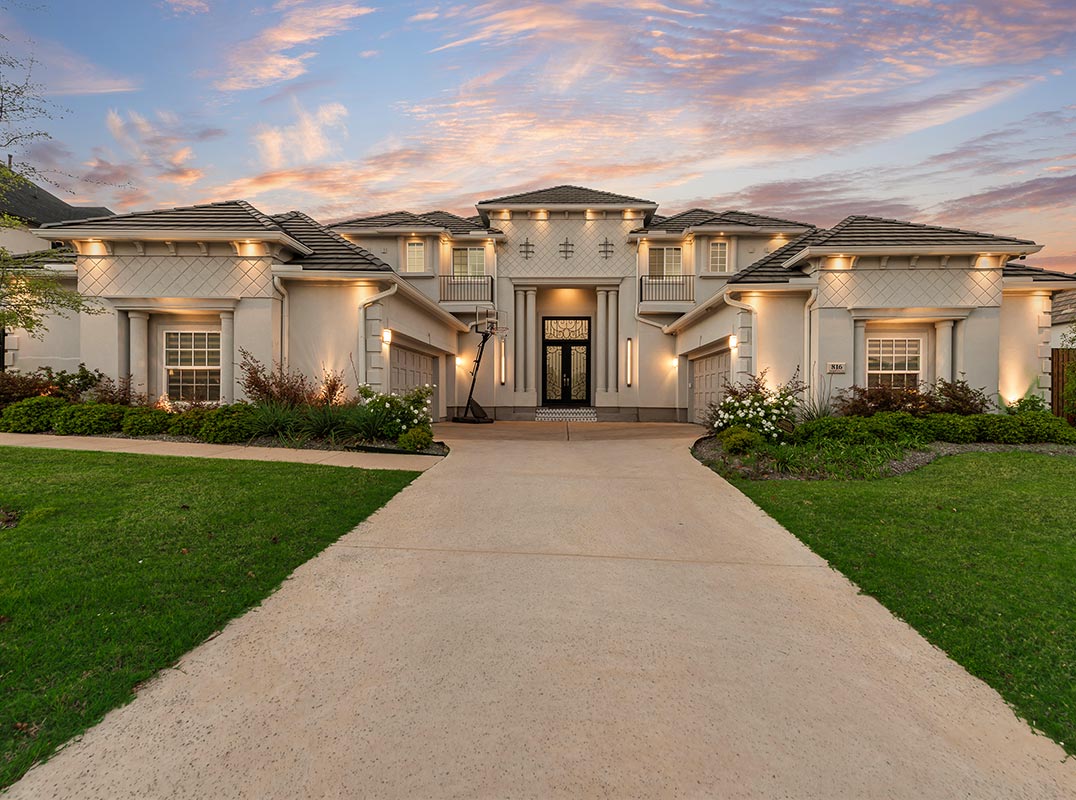 Stunning Estate Offers Luxurious Design At Every Turn