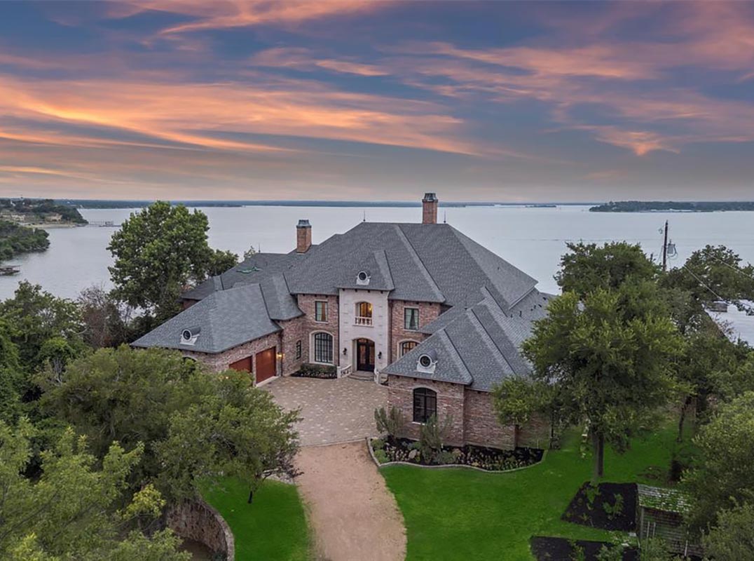 The Pinnacle Of Lakeside Luxury