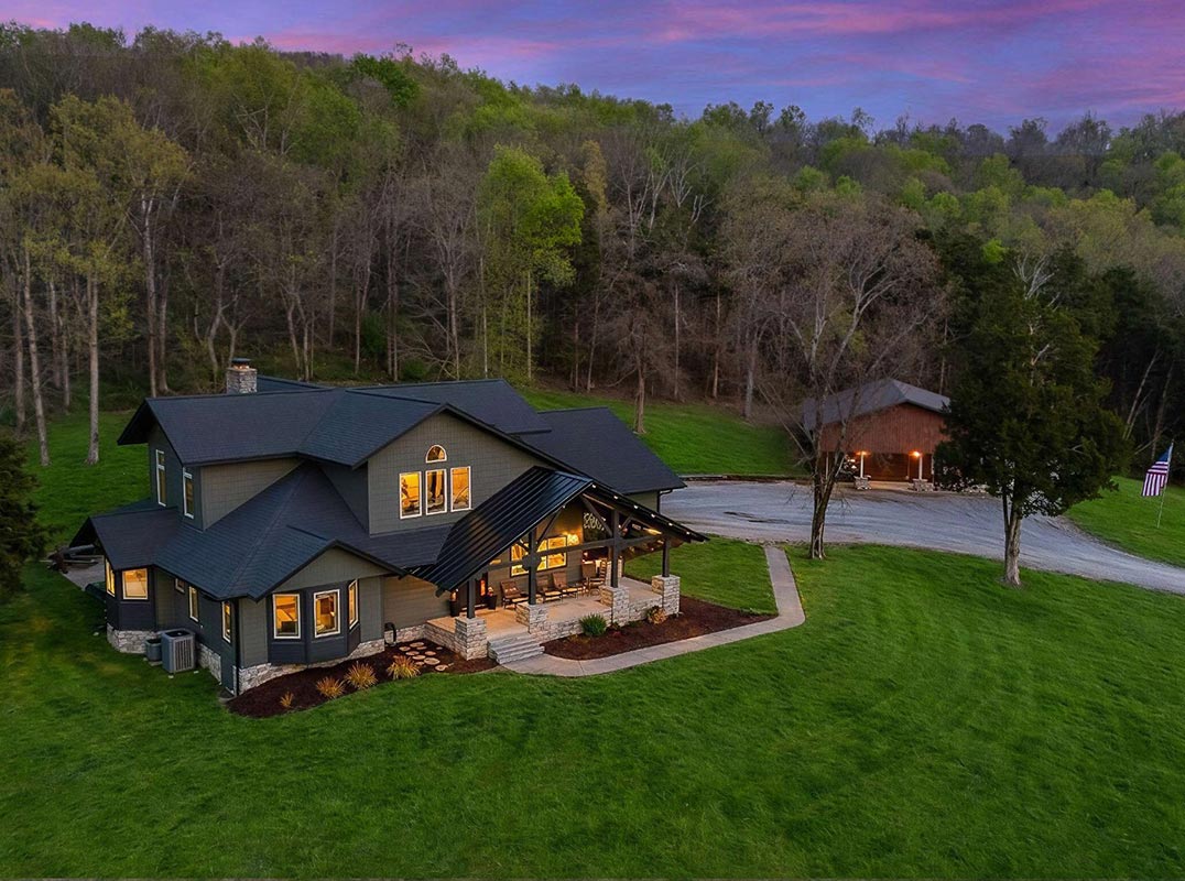 Historic Bell Buckle -- Rustic Meets Luxury In The Tennessee Countryside