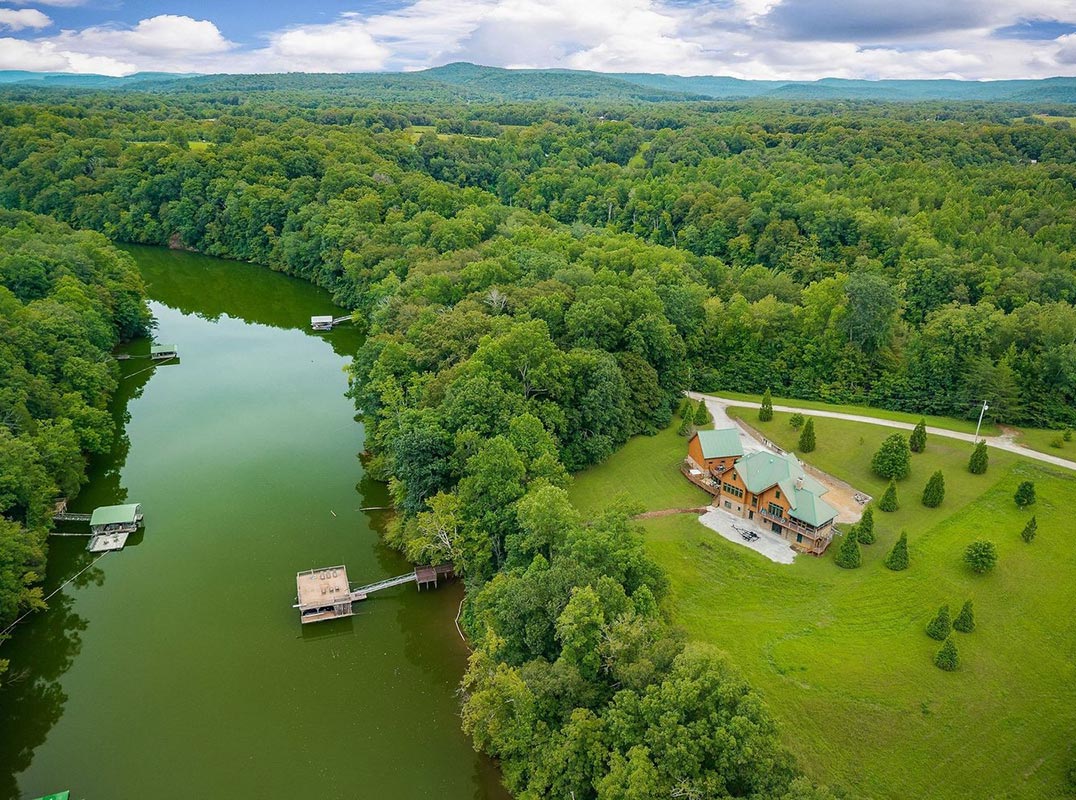 —— Rustic Luxury In Rock Island —— Refined Waterfront Living & Natural Beauty