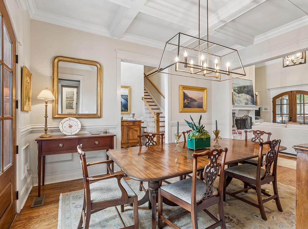 Perfect Green Hills Location!