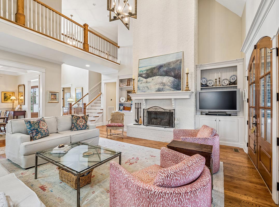 Perfect Green Hills Location!