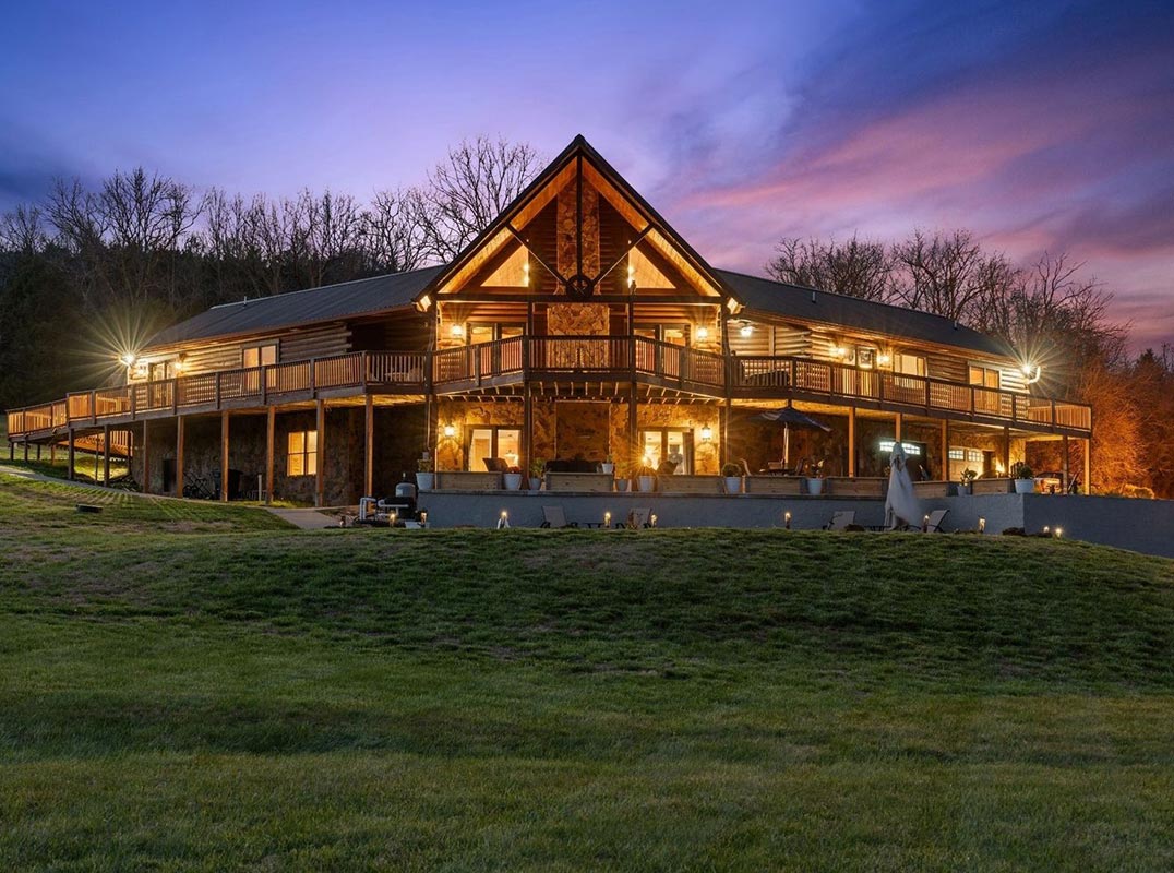 A Private Hilltop Retreat with Unmatched 360° Views 