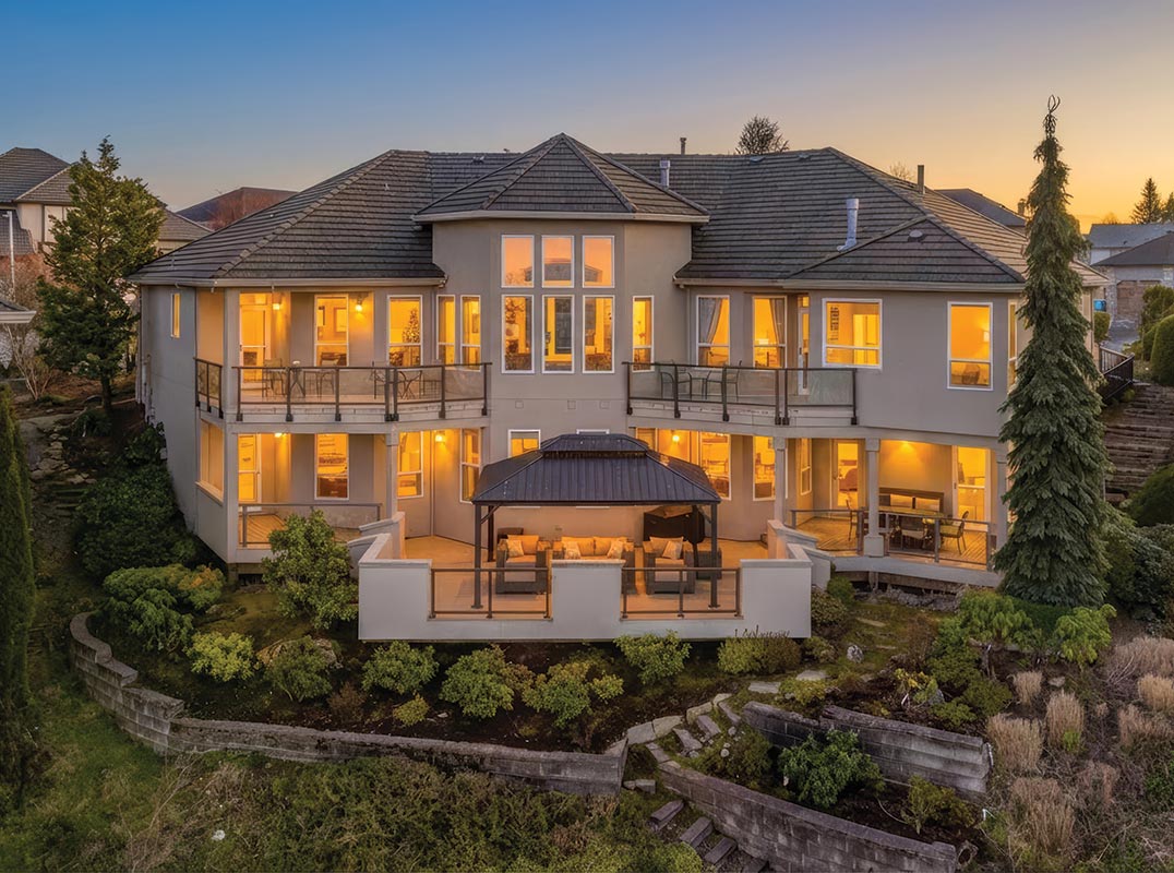PRUNE HILL ELEVATED LUXURY LIVINGPRUNE LIVING