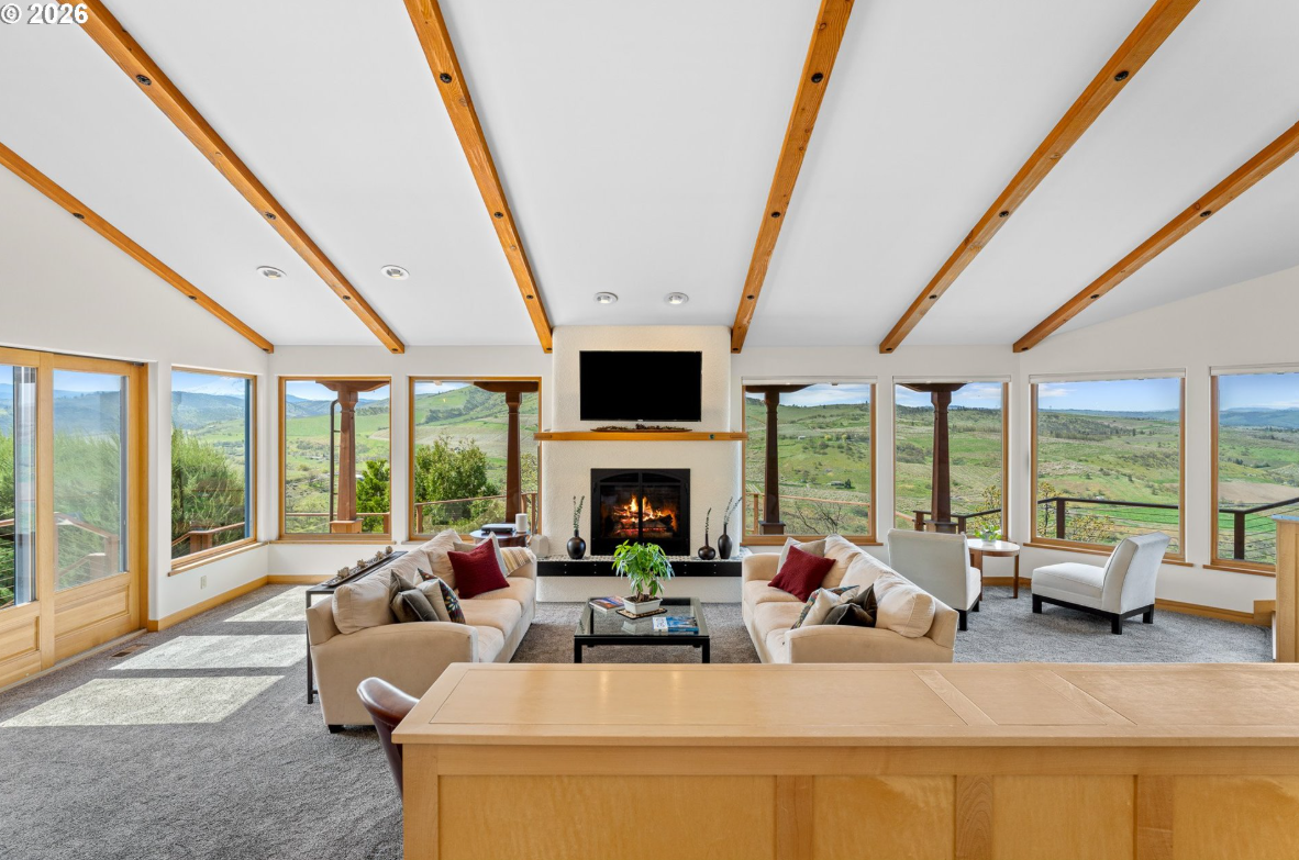 PRIVATE COLUMBIA GORGE LUXURY ESTATE