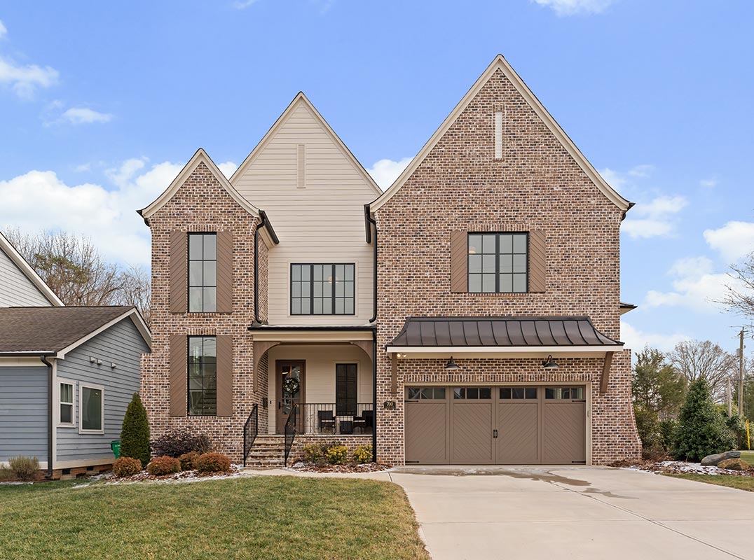 Just Minutes from Cotswold Village, SouthPark and Uptown