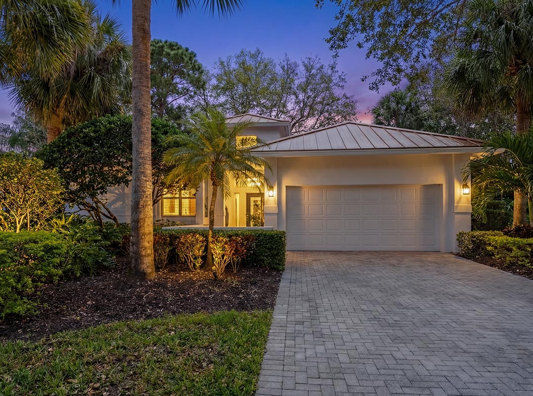 Located in the Prestigious Loxahatchee Club