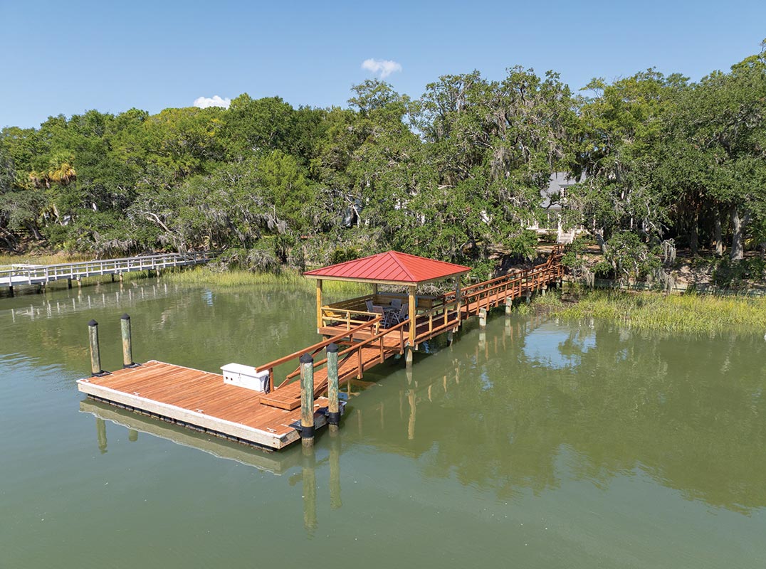 Fabulous Deep Water Custom Estate on Distant Island