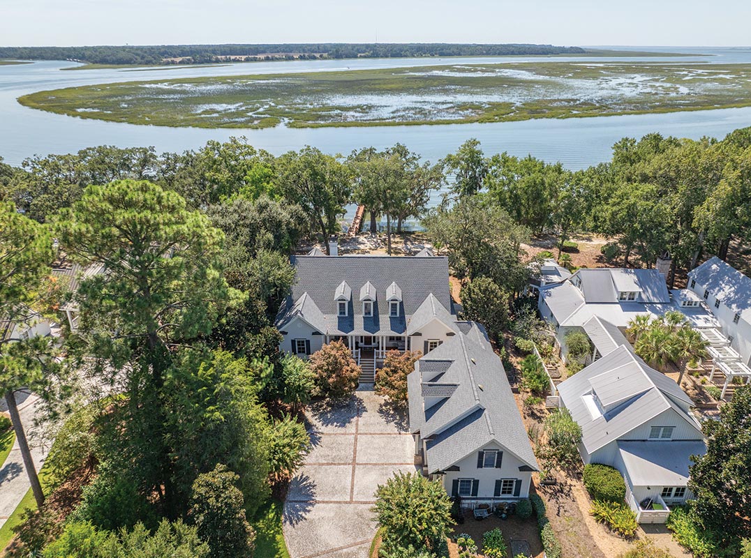 Fabulous Deep Water Custom Estate on Distant Island
