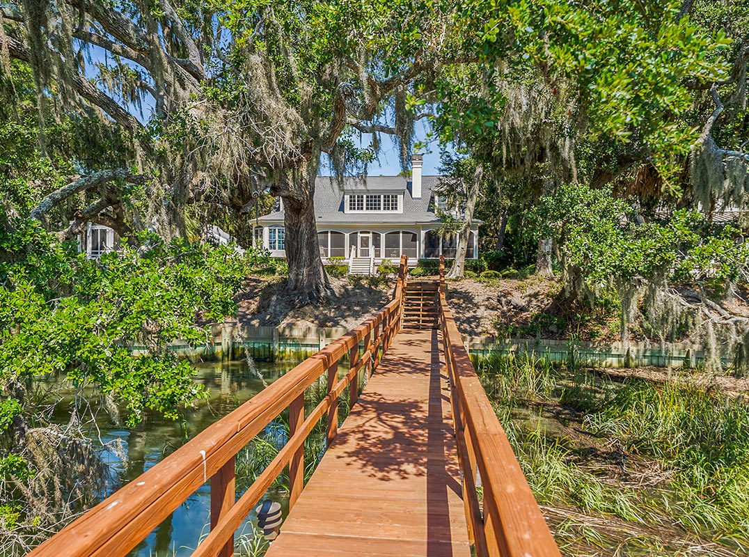 Fabulous Deep Water Custom Estate on Distant Island