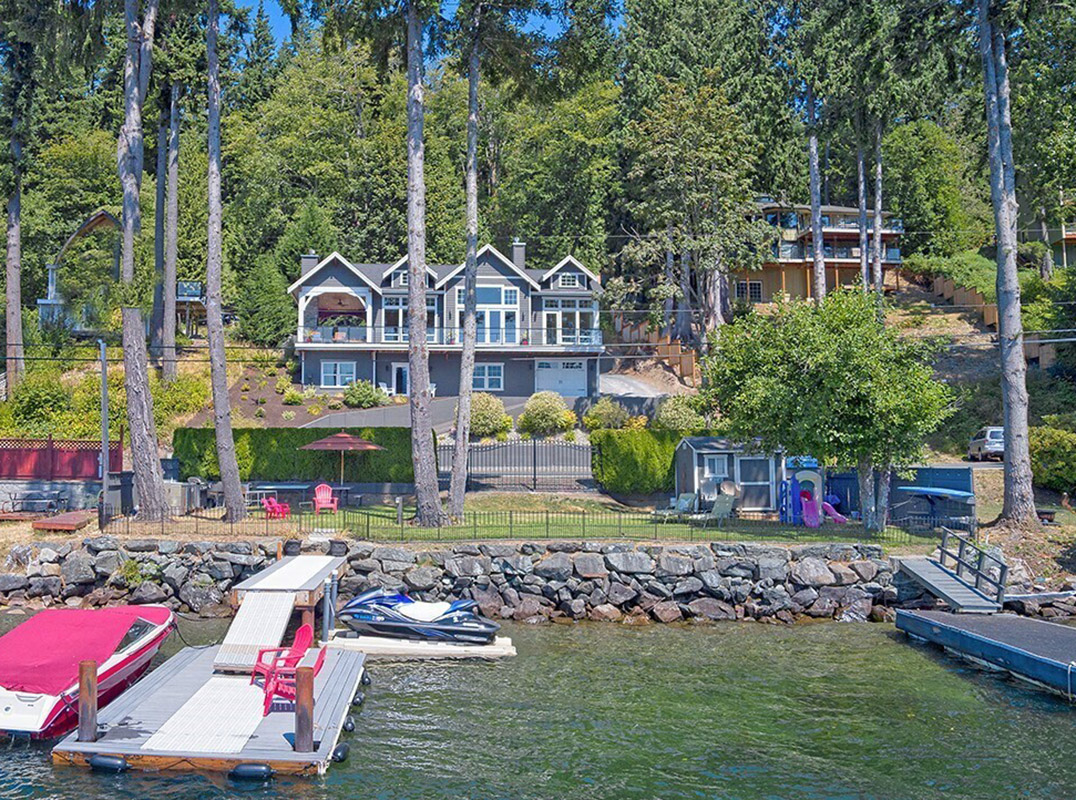 Refined Waterfront Living