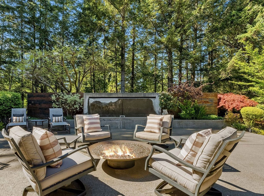 Incredible Canterwood Residence