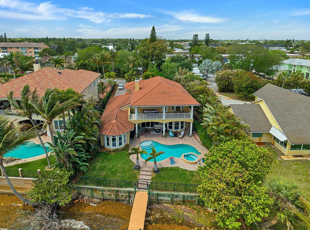 Beautiful Wide Waterfront St Lucie River Home