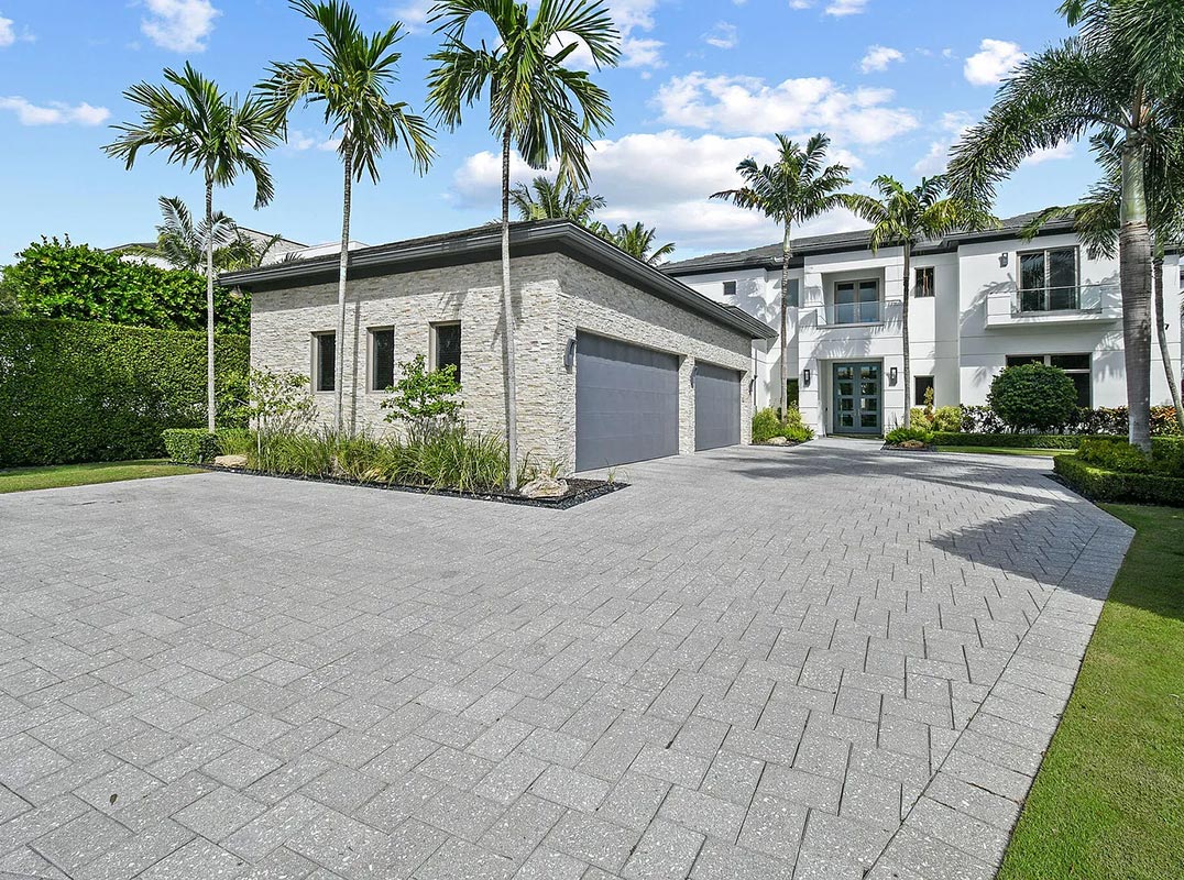 Modern Waterfront Residence Directly on the Intracoastal Waterway