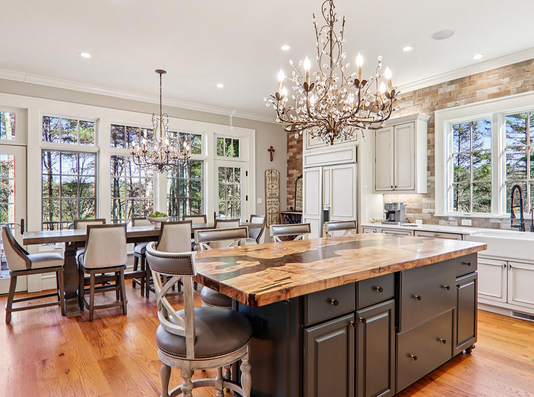 Lakeside Home Offers Stunning Views of Straus Lake