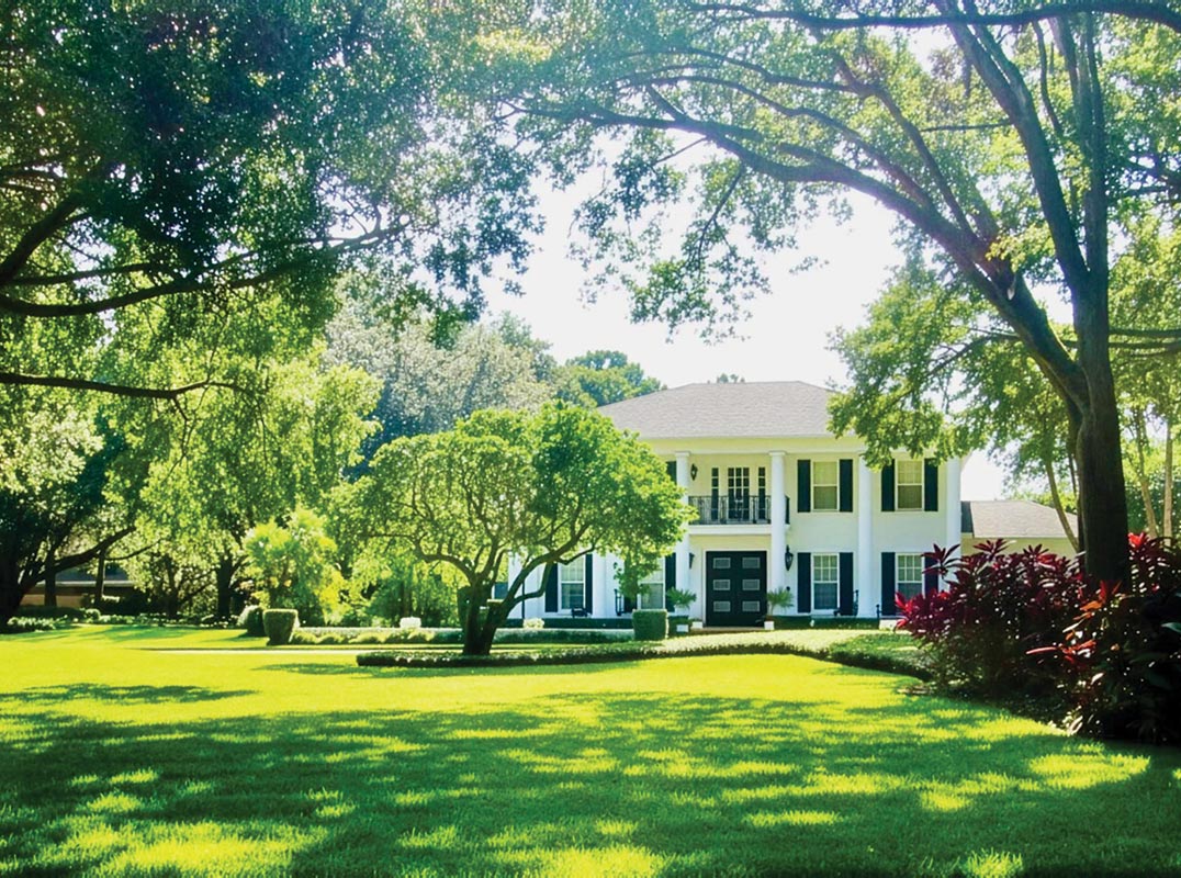 Seamless Indoor-Outdoor Lifestyle in Avila Golf & Country Club