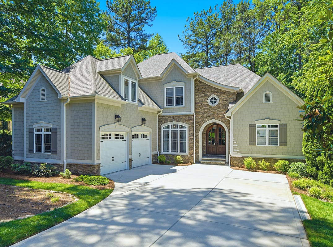 Breathtaking Waterfront Living
