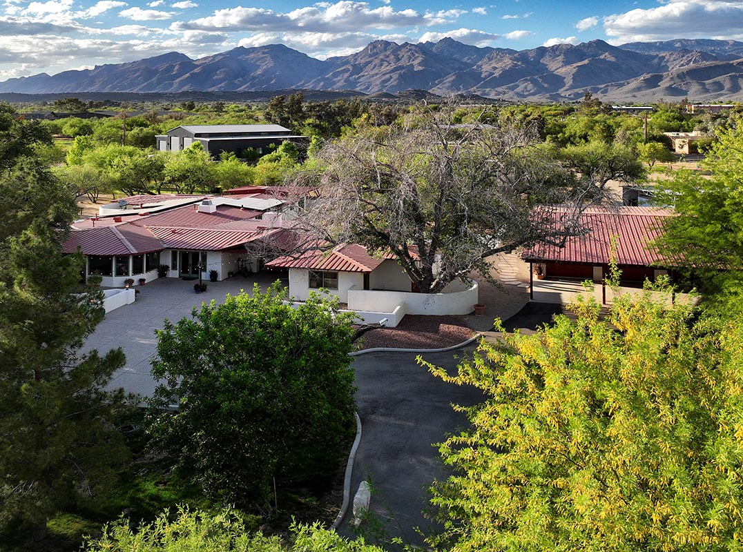 Tanque Verde Valley -- Magical Equestrian Hacienda