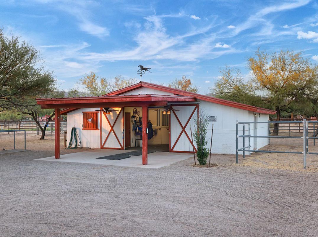 Tanque Verde Valley -- Magical Equestrian Hacienda