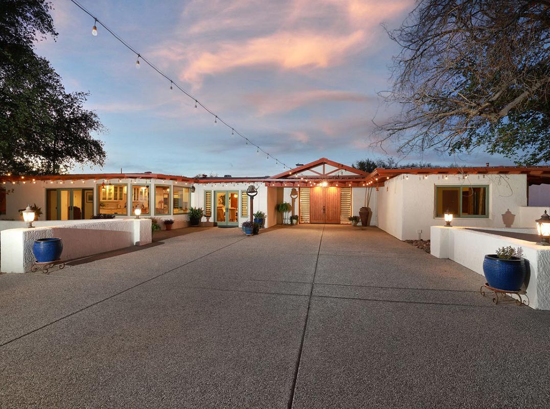 Tanque Verde Valley -- Magical Equestrian Hacienda