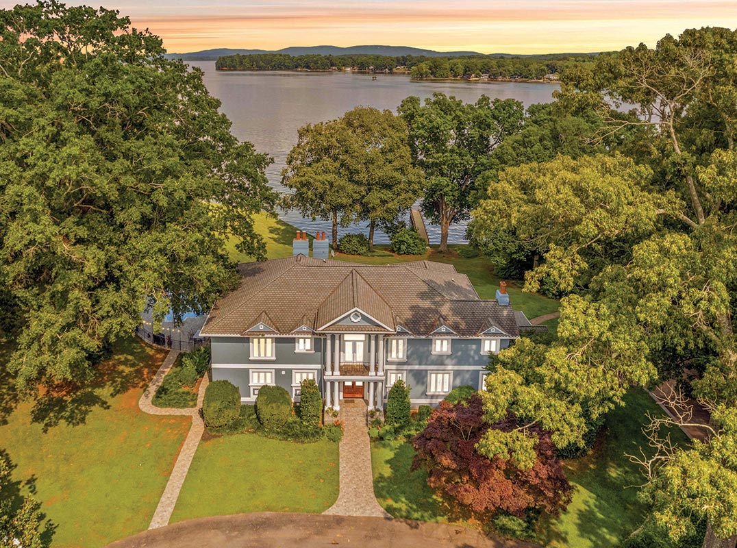 Spectacular Waterfront Living on High Rock Lake
