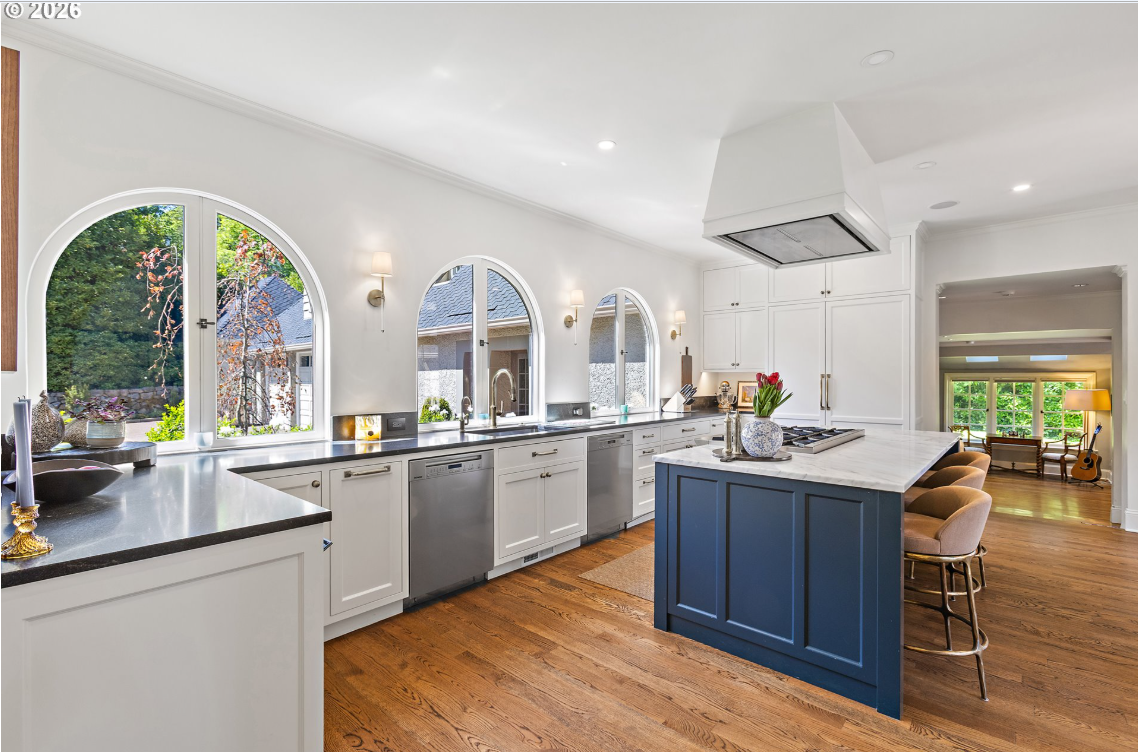 11,000 Square-Foot, 2 Acre Dunthorpe English Estate