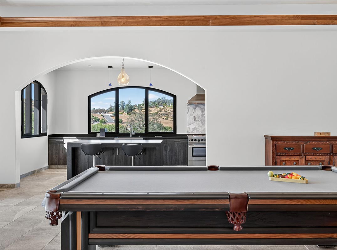 48 ACRES OF DISTINCTION
