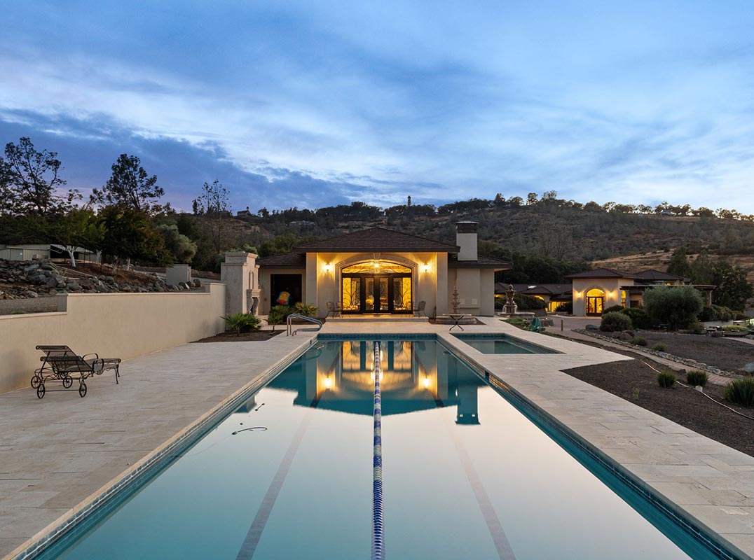 48 ACRES OF DISTINCTION