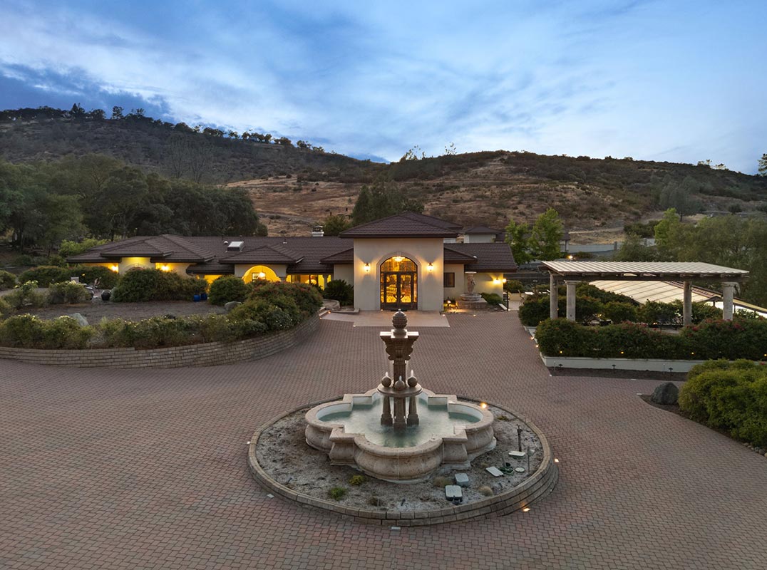 48 ACRES OF DISTINCTION