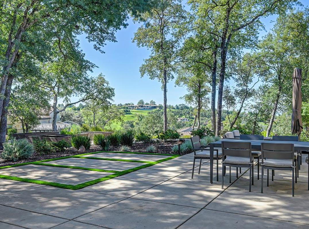 Sweeping Golf Course Views