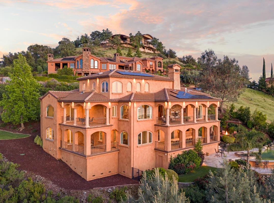 Close-In Panoramic Views Of Folsom Lake