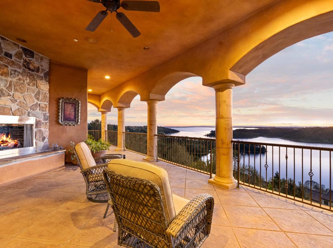 Close-In Panoramic Views Of Folsom Lake