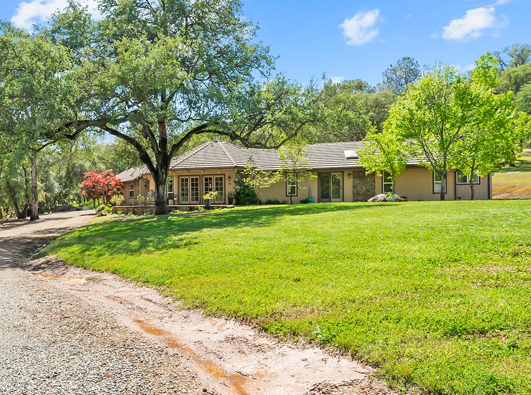 Sierra Foothills Sanctuary on 20+ Acres
