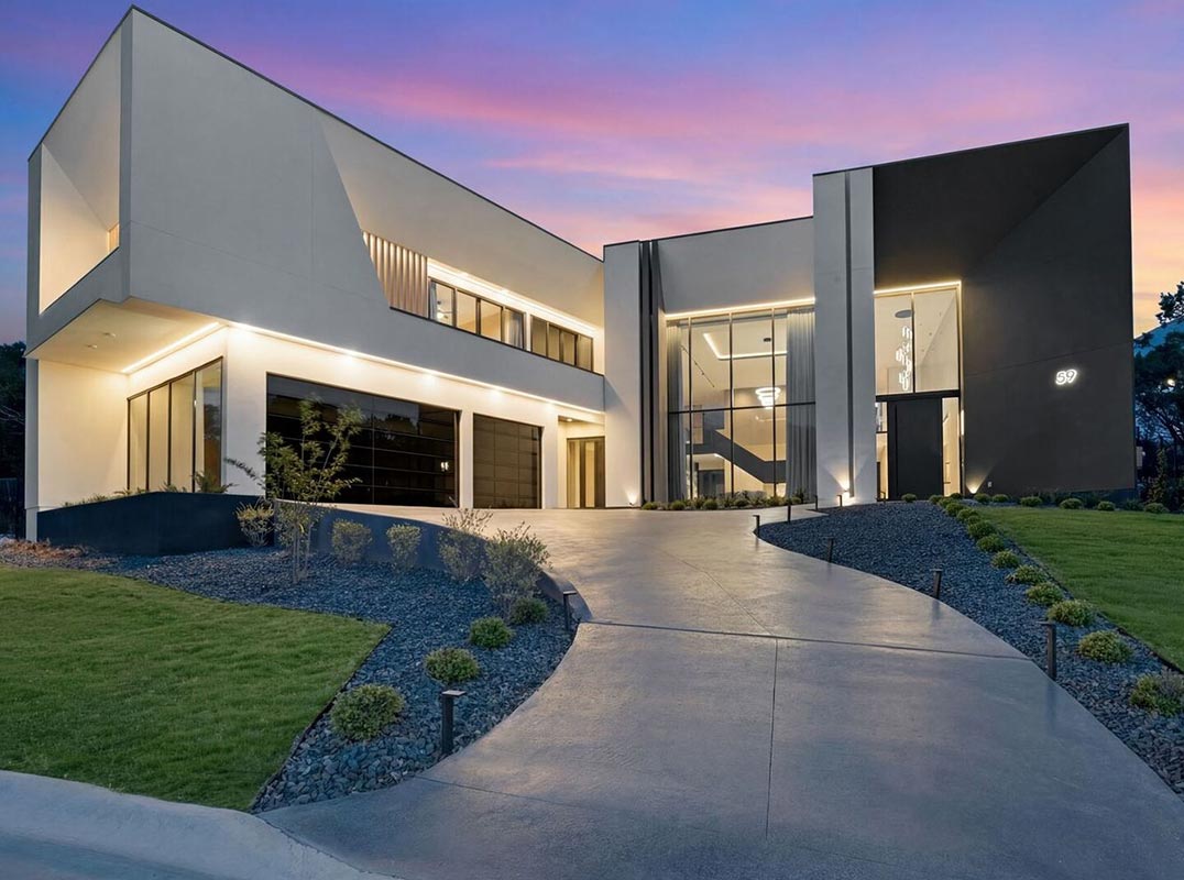 Bold Contemporary Estate for Elevated Living