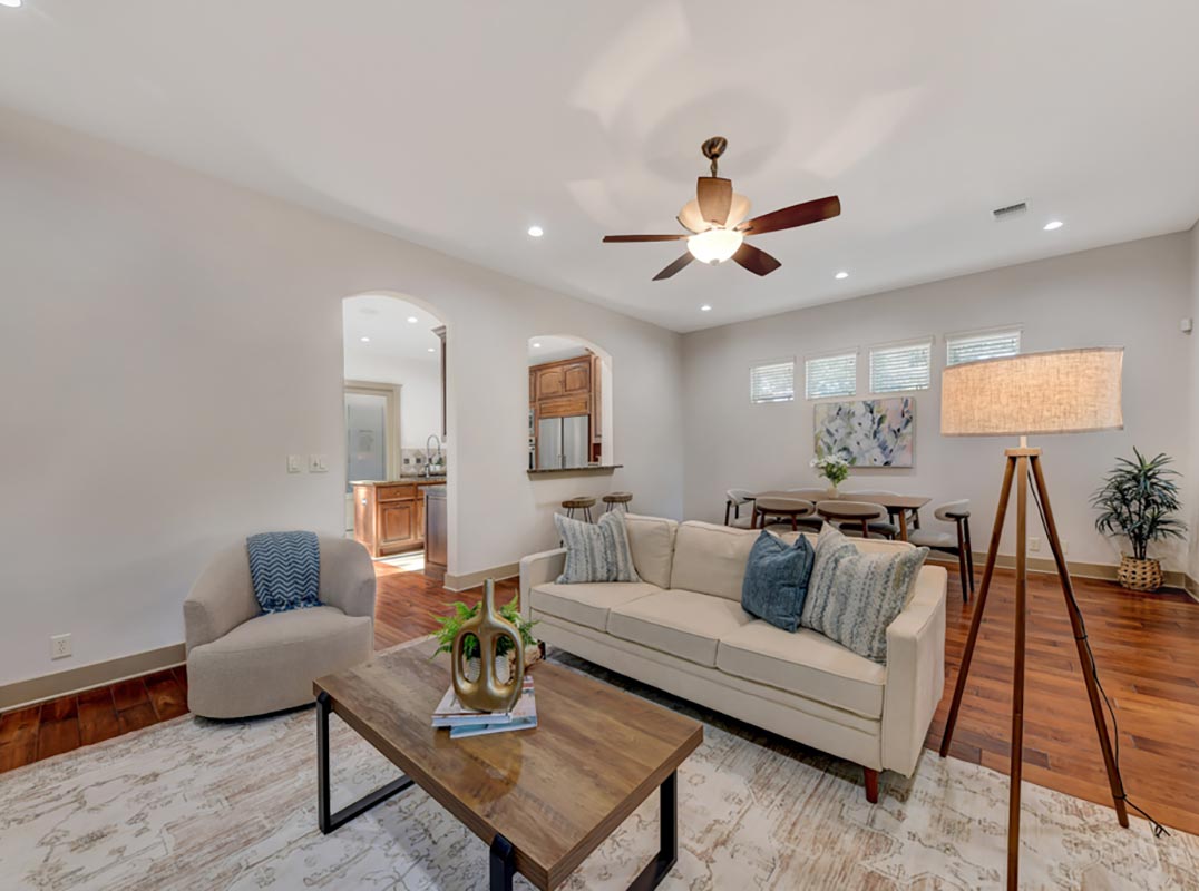 Craftsman Residence in Alamo Heights with Refined Living Spaces