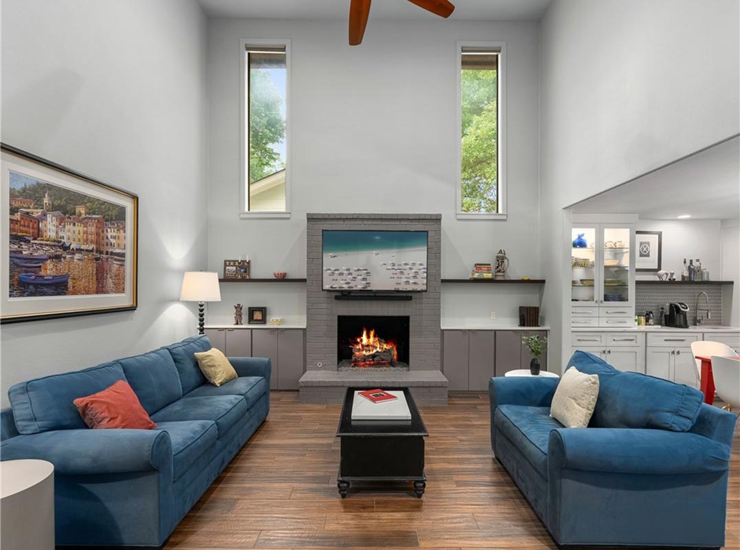 Prestigious Edgewater Drive In Landa Park Estates