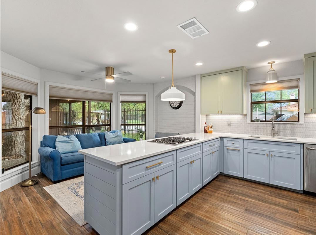 Prestigious Edgewater Drive In Landa Park Estates