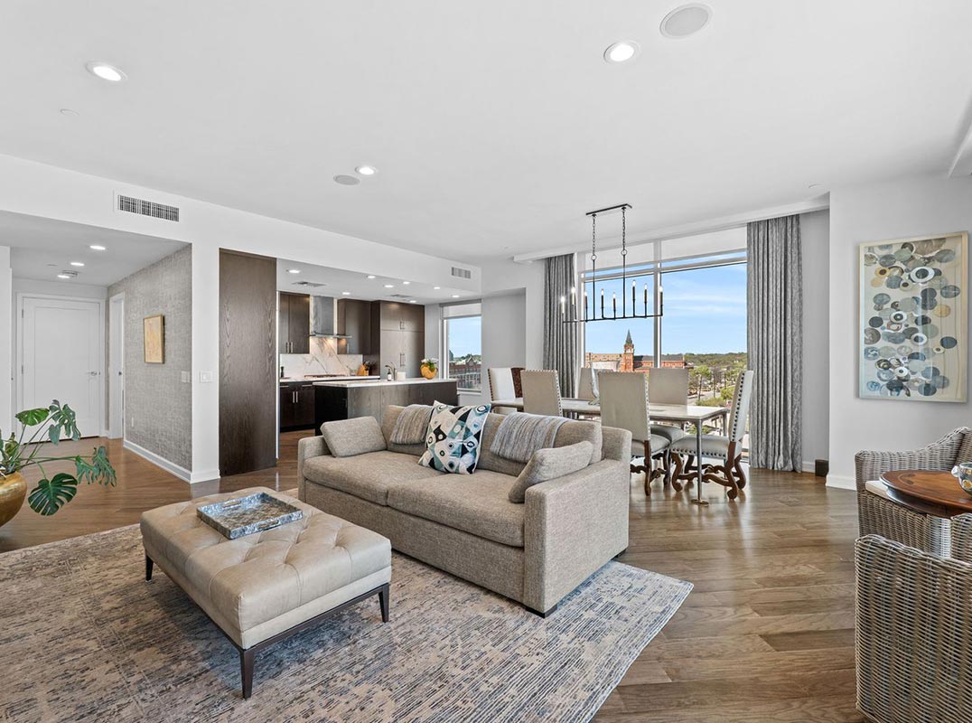 Chic Two-Bedroom Residence At The Broadway
