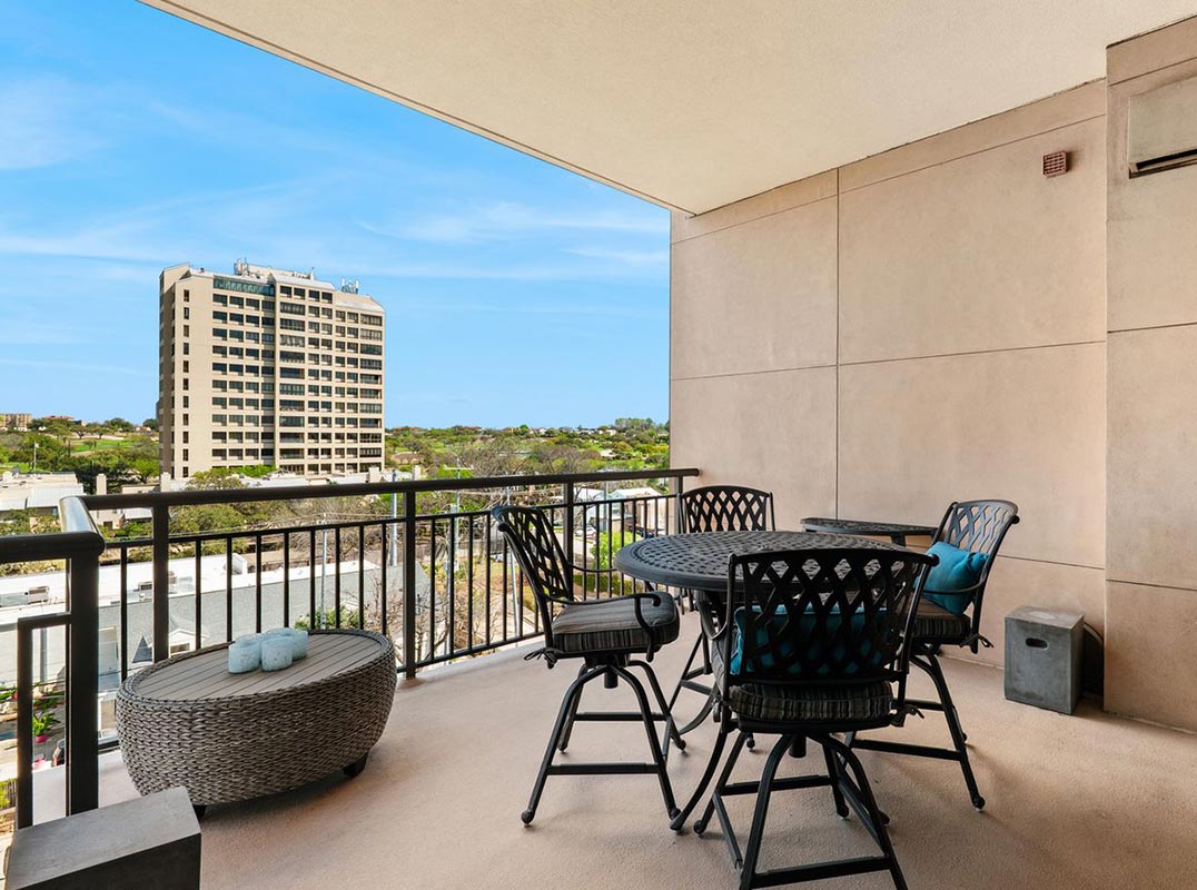 Chic Two-Bedroom Residence At The Broadway