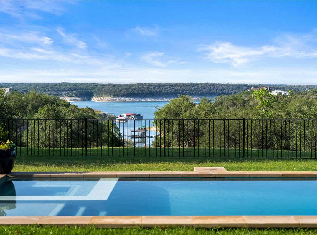 View-Forward Lake Travis Retreat