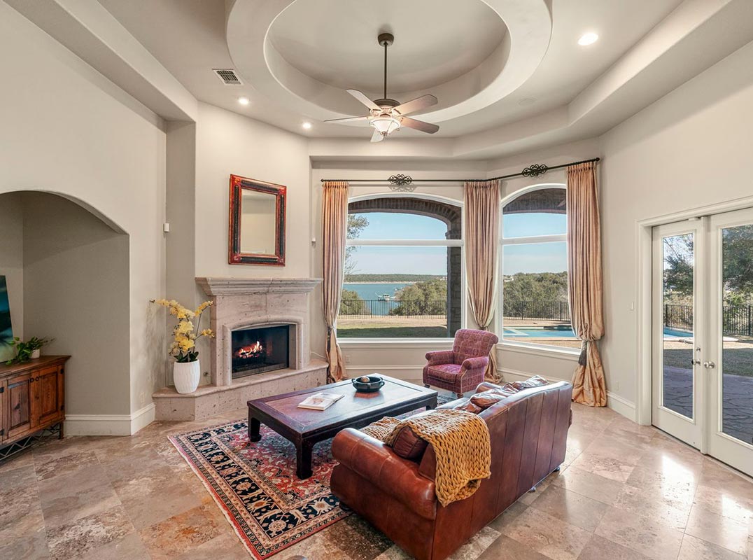 View-Forward Lake Travis Retreat