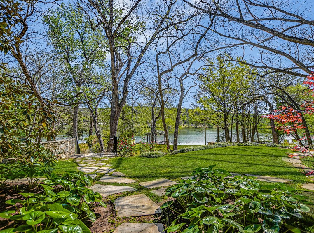 A Rare Lake Austin Estate Where Luxury Meets Quiet Nature