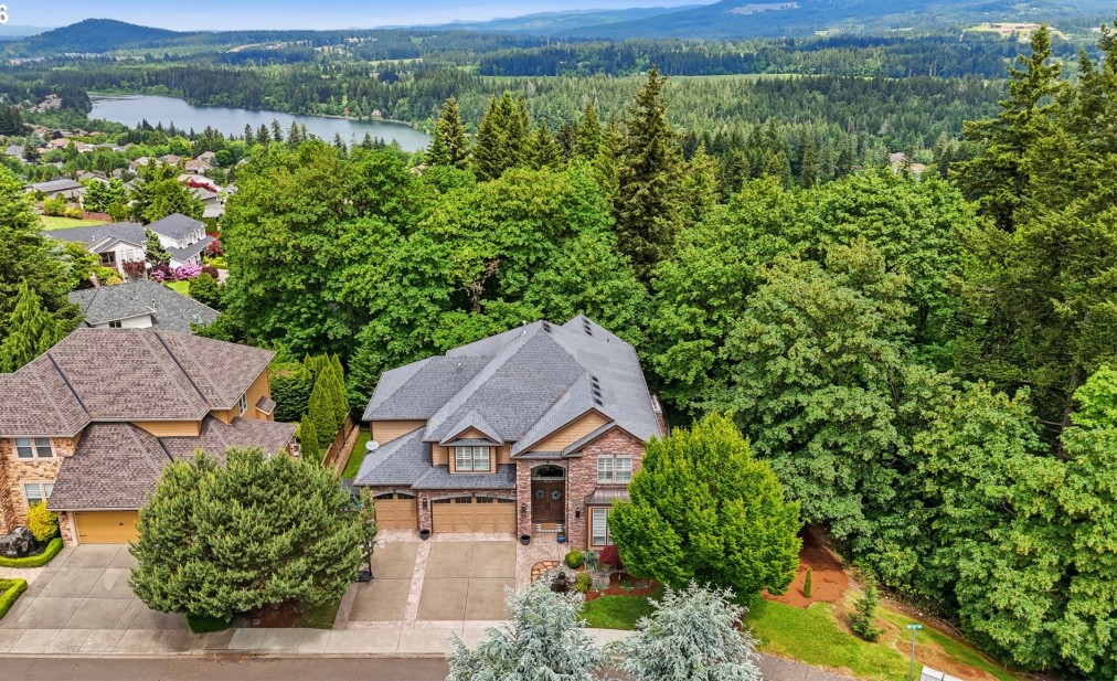 Discover Luxury Living in Summit Oaks
