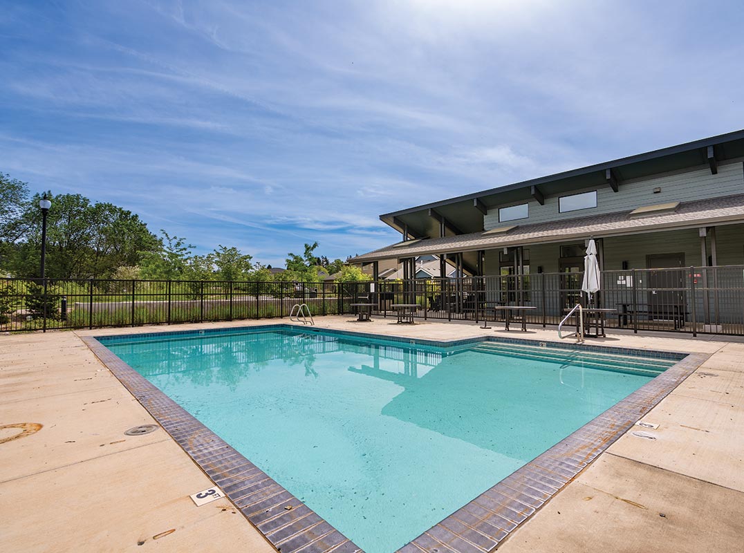 LUXURY LIVING IN GREEN MOUNTAIN