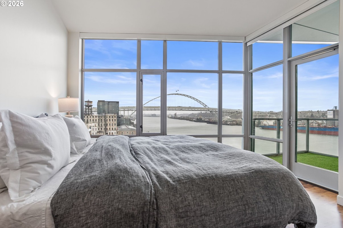 Top-floor Penthouse at Waterfront Pearl
