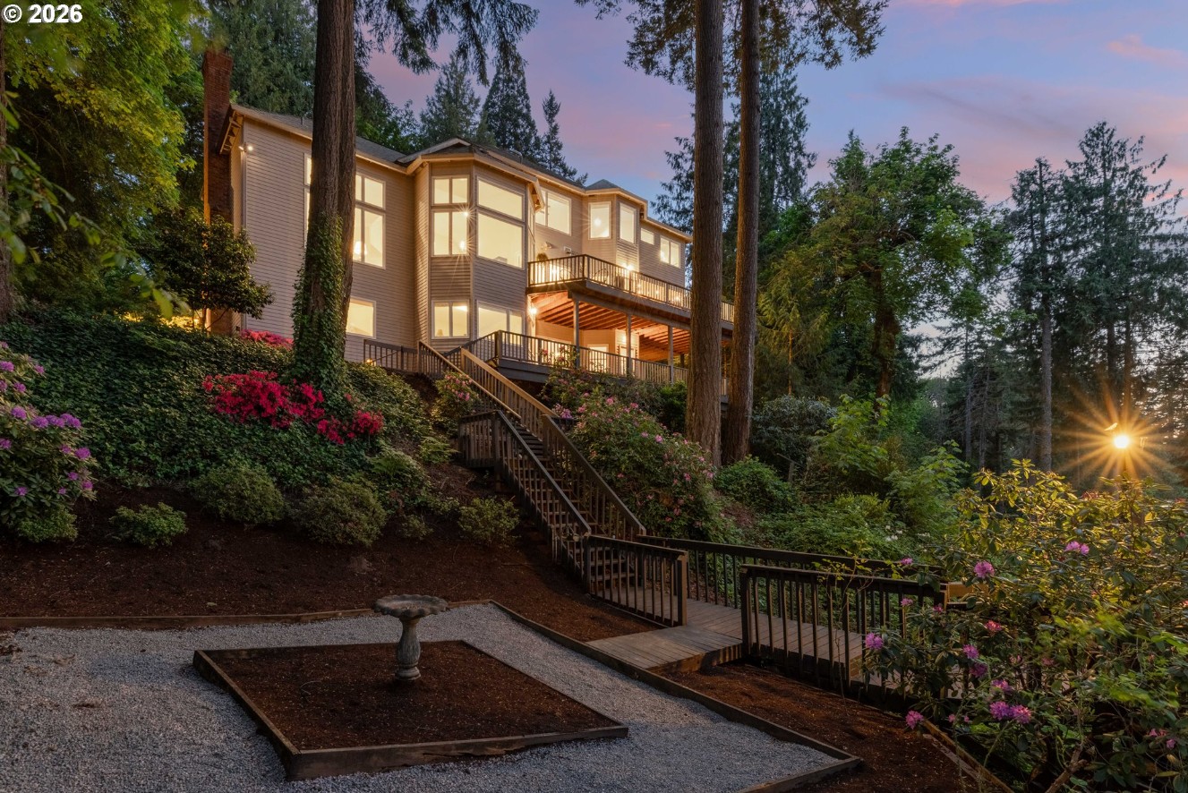 LUXURY LIVING ON OSWEGO LAKE