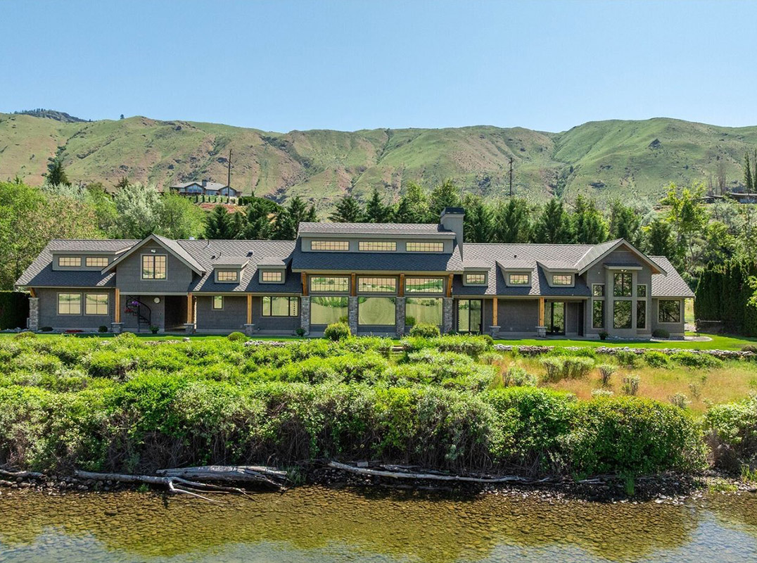 Private Waterfront Retreat