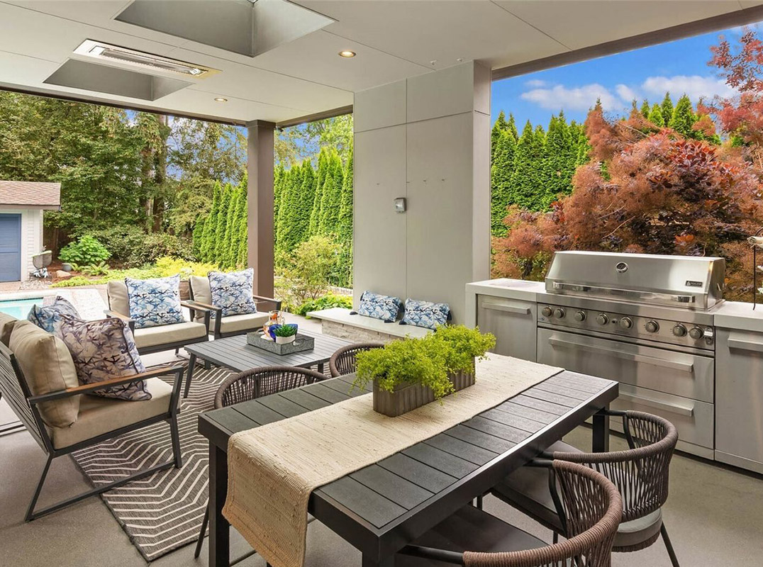 Private Clyde Hill Retreat