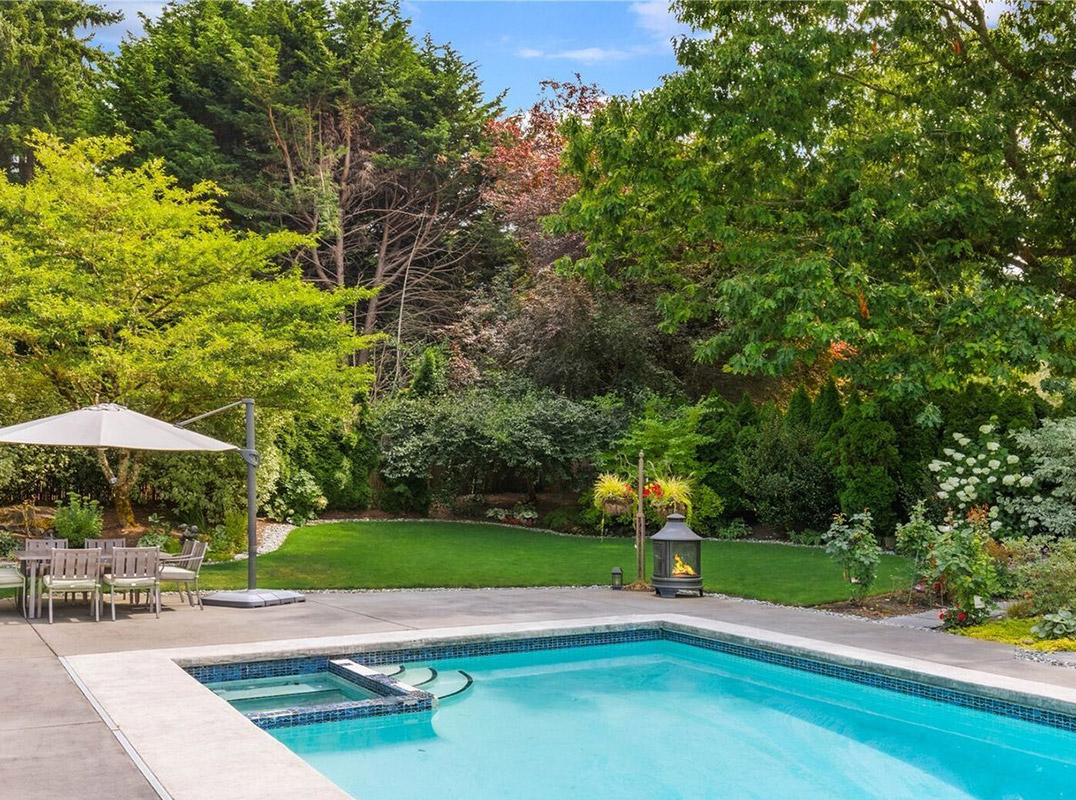 Private Clyde Hill Retreat