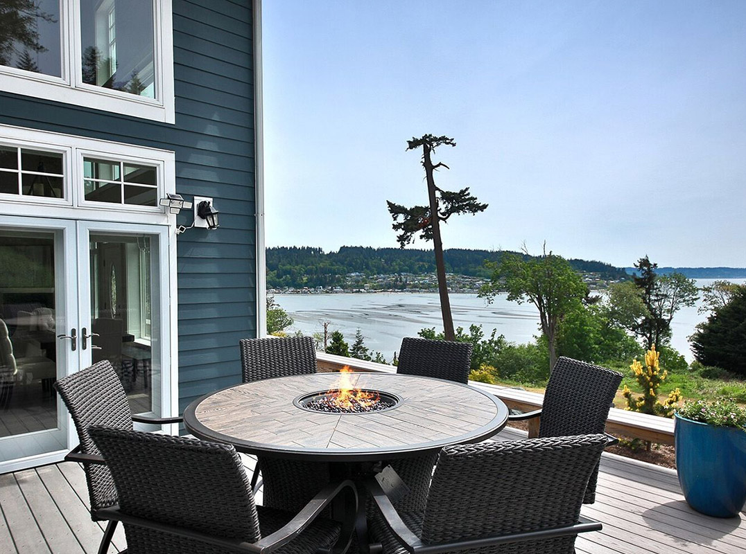 Beautifully Designed Contemporary Retreat